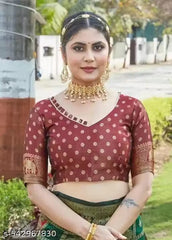 Emerald Green & Maroon Red Jacquard Silk Saree – Traditional Kalash & Elephant Motif Pallu Festive Saree with Blouse Piece