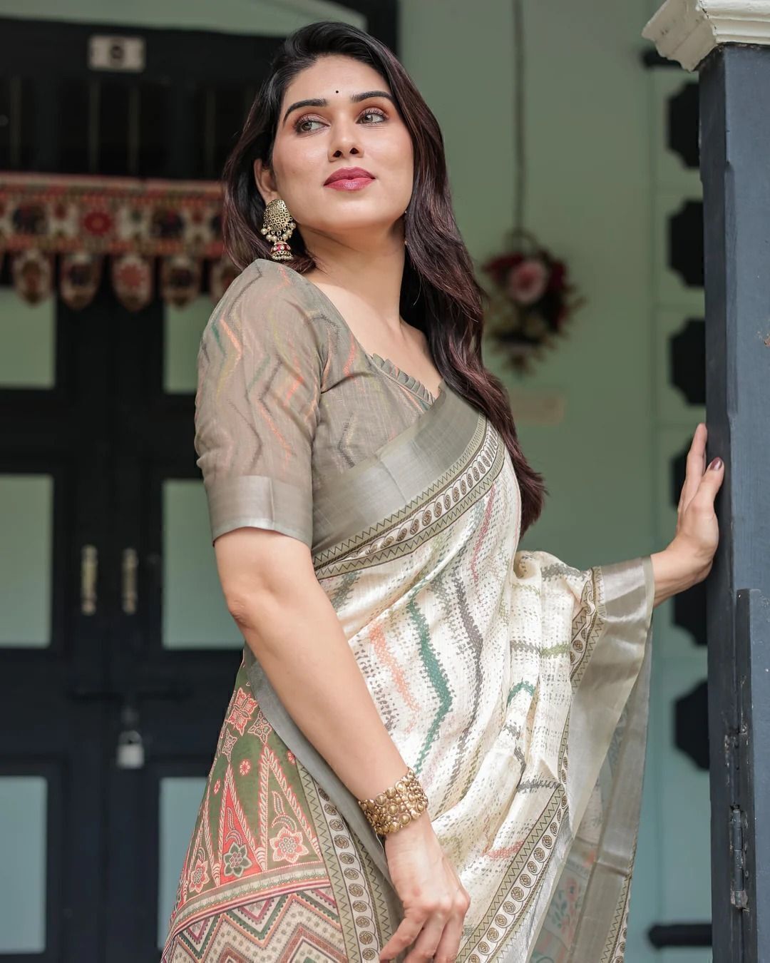 Premium Pure Linen Cotton Saree – Ivory Cream & Olive Grey Geometric Chevron Minimalist Saree with Blouse Piece