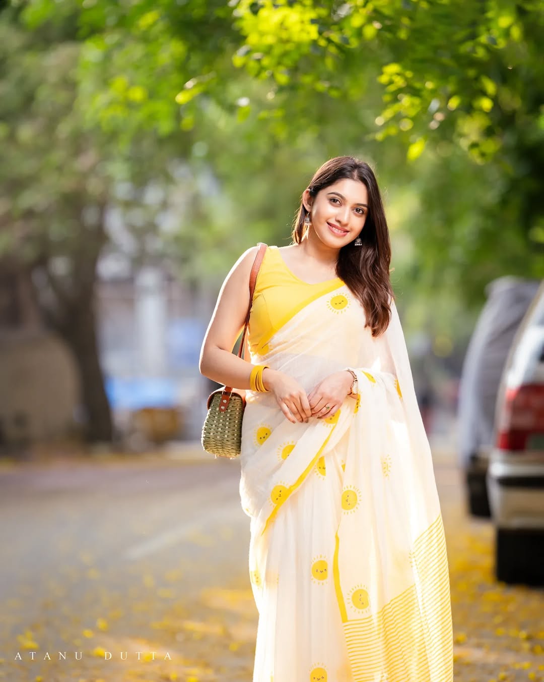 Women's Premium Linen Cotton Blend Saree | Traditional Handloom Look Printed Casual & Festive Sari with Unstitched Blouse Piece | Lightweight Summer & Daily Wear (Off-White & Bright Yellow)