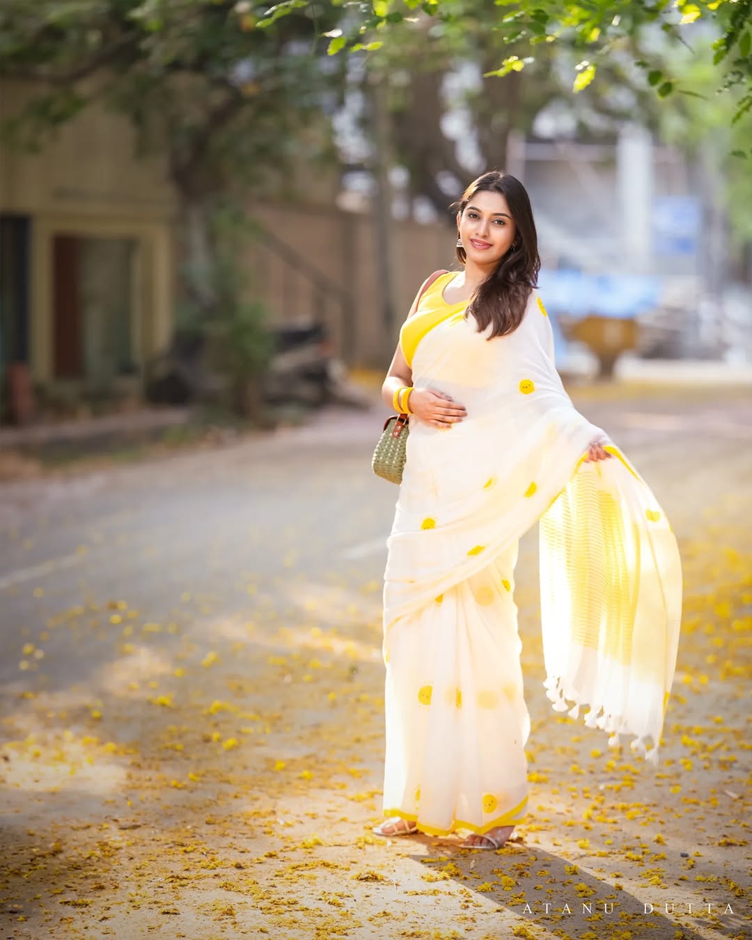 Women's Premium Linen Cotton Blend Saree | Traditional Handloom Look Printed Casual & Festive Sari with Unstitched Blouse Piece | Lightweight Summer & Daily Wear (Off-White & Bright Yellow)