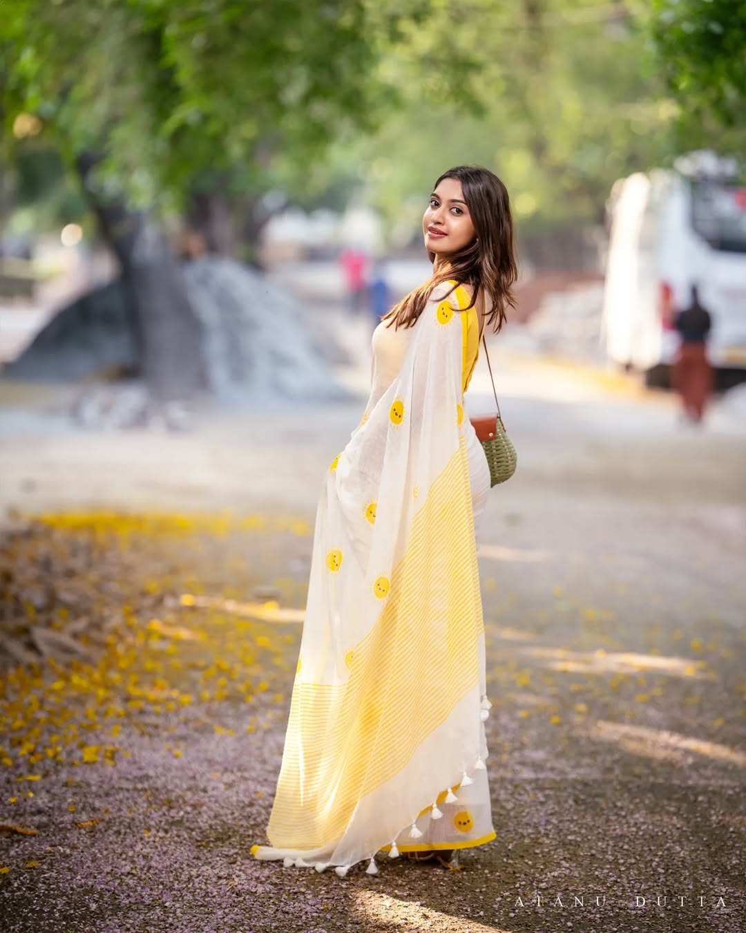 Women's Premium Linen Cotton Blend Saree | Traditional Handloom Look Printed Casual & Festive Sari with Unstitched Blouse Piece | Lightweight Summer & Daily Wear (Off-White & Bright Yellow)