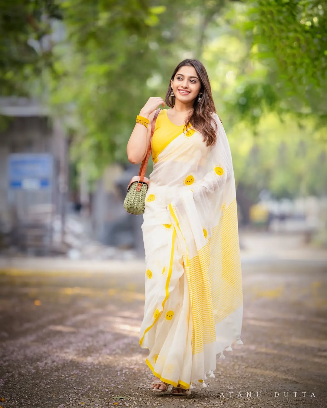 Women's Premium Linen Cotton Blend Saree | Traditional Handloom Look Printed Casual & Festive Sari with Unstitched Blouse Piece | Lightweight Summer & Daily Wear (Off-White & Bright Yellow)