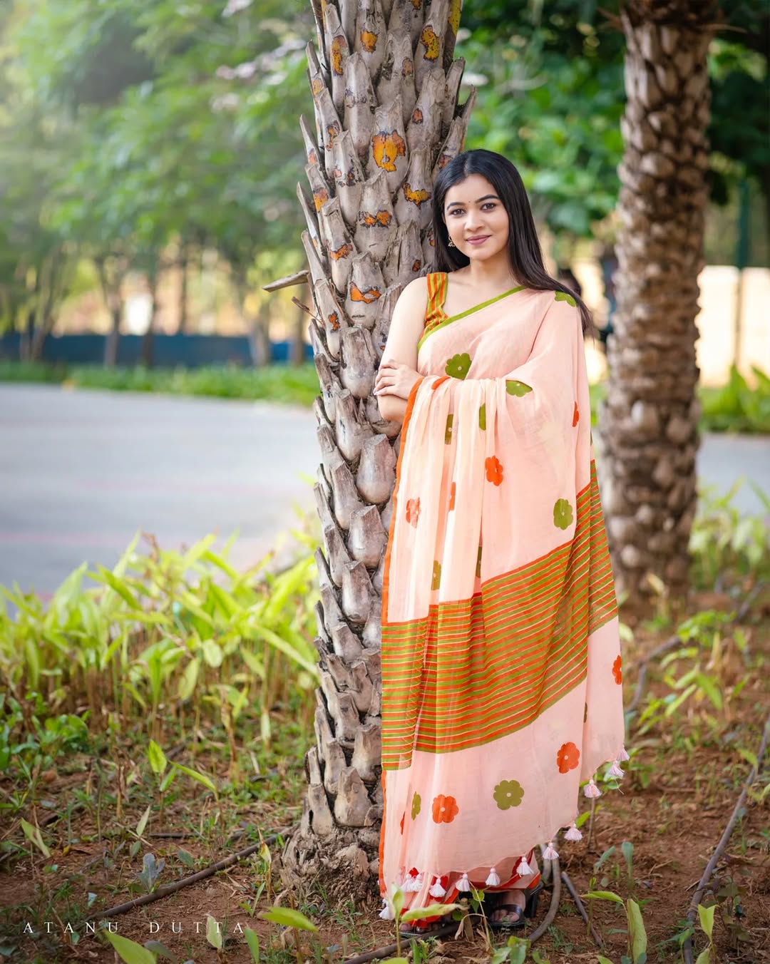 Women's Cotton Linen Blend Saree | Trendy Peach Floral Motif Print Casual Sari with Striped Pallu & Unstitched Blouse Piece | Lightweight Summer & Daily Wear (Light Peach, Orange & Olive Green)